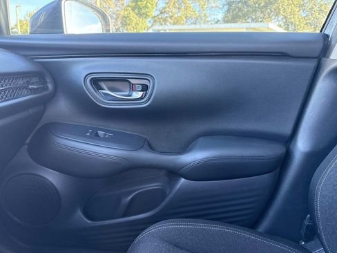 Used 2023 Honda HR-V LX image 24