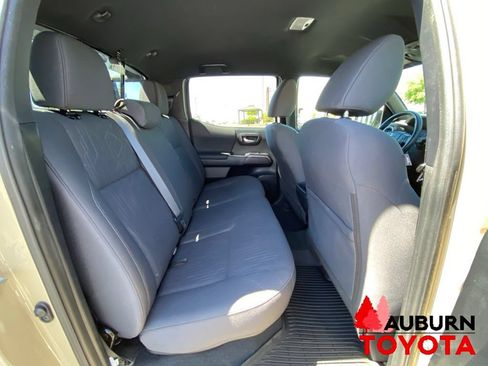 Used 2018 Toyota Tacoma TRD Sport AWD/4WD image 19