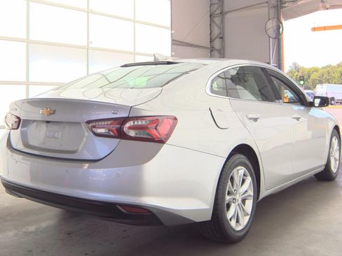 Used 2019 Chevrolet Malibu LT w/ Driver Confidence Package II FWD image 3