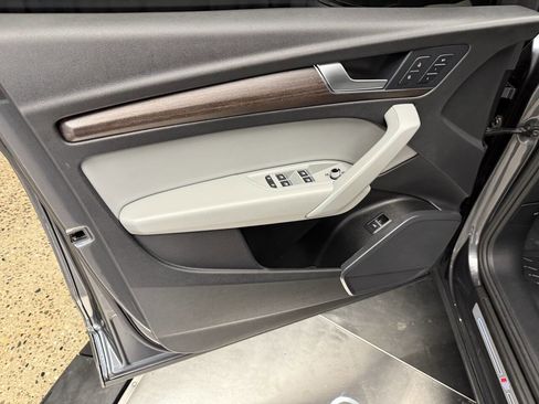 Used 2022 Audi Q5 2.0T Premium image 18