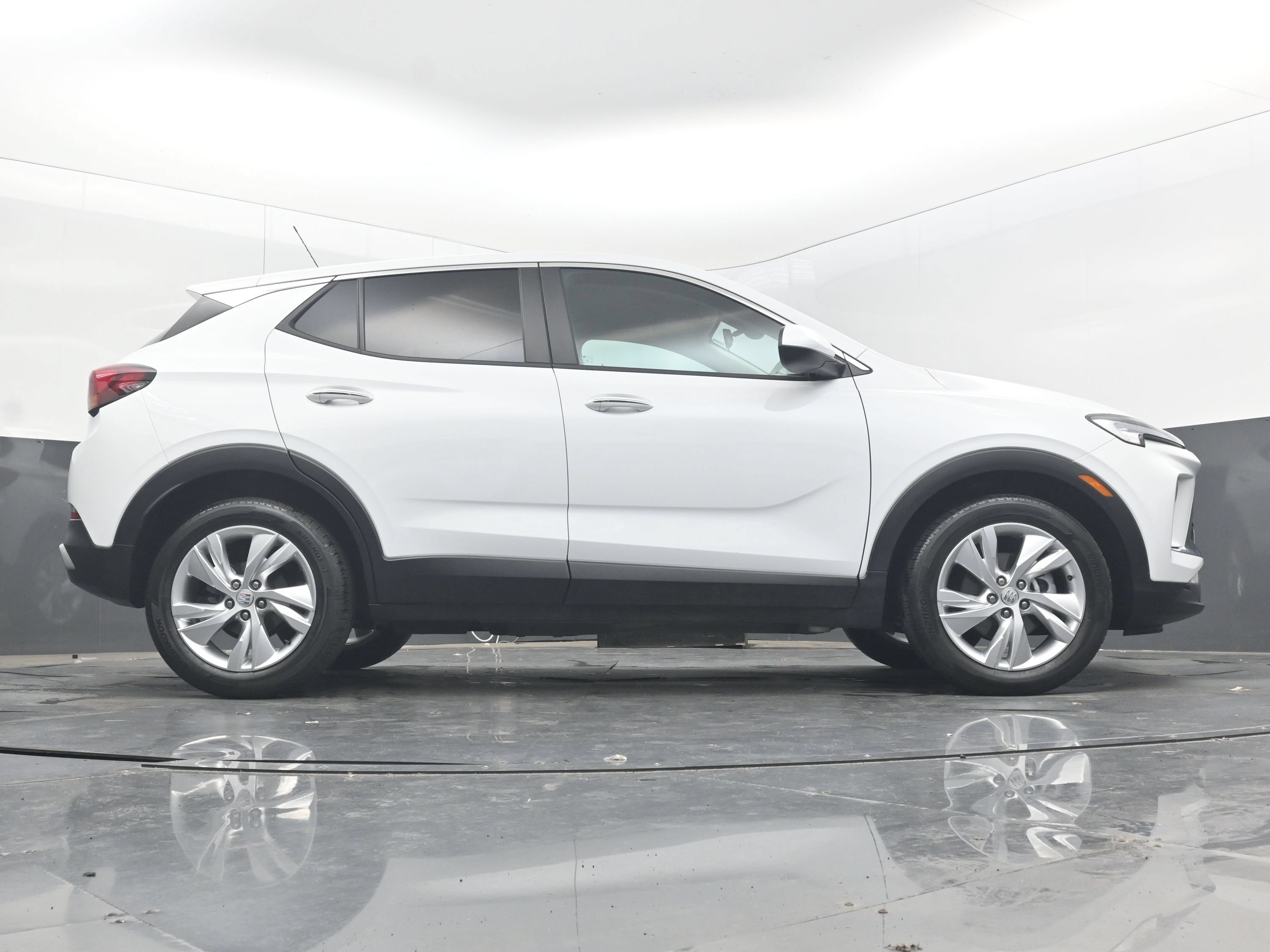 Certified 2025 Buick Encore GX Preferred FWD image 34