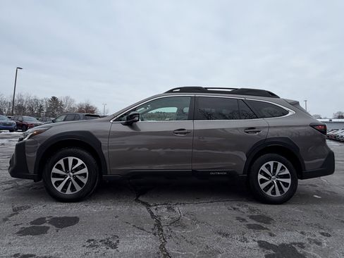 Used 2023 Subaru Outback Premium image 9
