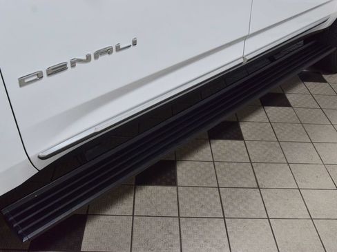 Used 2024 GMC Yukon XL Denali AWD/4WD image 31