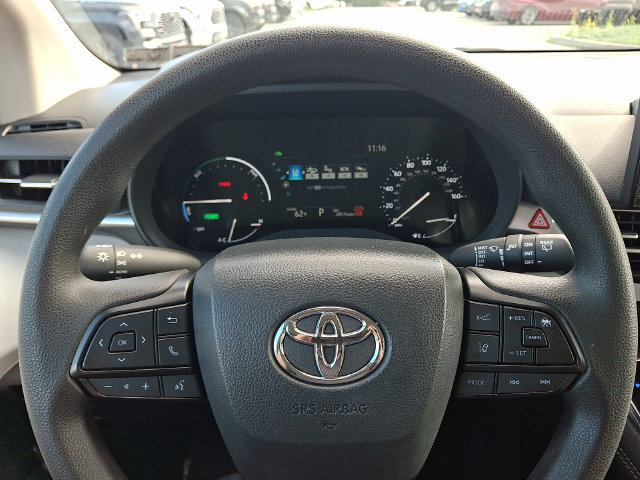 Certified 2025 Toyota Sienna LE AWD/4WD image 18