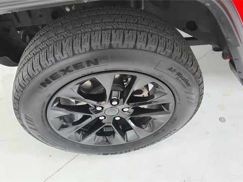 Used 2025 Jeep Wrangler Unlimited Sahara AWD/4WD image 30