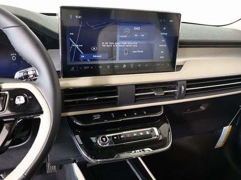 New 2026 Lincoln Corsair Premiere image 5