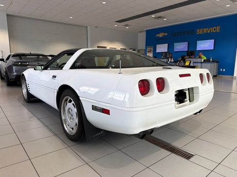 Used 1991 Chevrolet Corvette Coupe RWD image 4