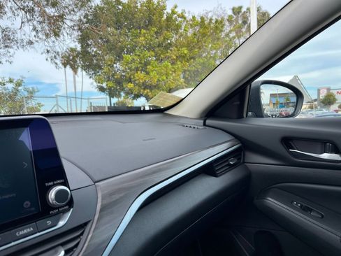 Used 2025 Nissan Altima 2.5 SV image 36