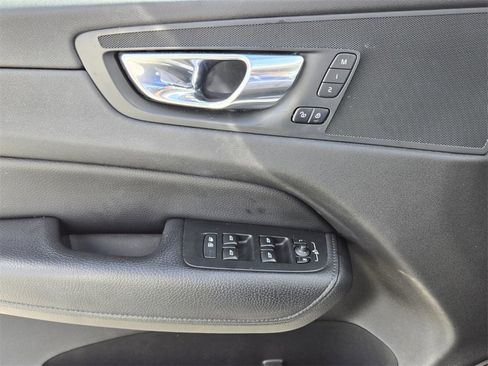 Used 2021 Volvo XC60 T5 Momentum w/ Protection Package Premier image 26