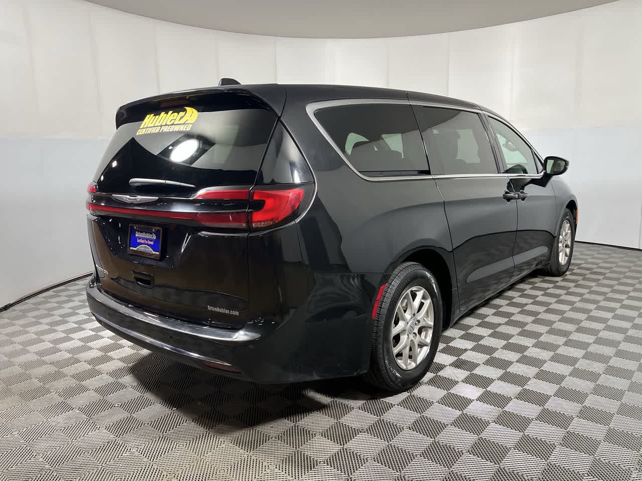 Used 2025 Chrysler Pacifica Select FWD image 8