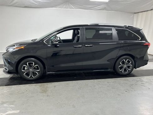 Used 2026 Toyota Sienna Platinum AWD/4WD image 6