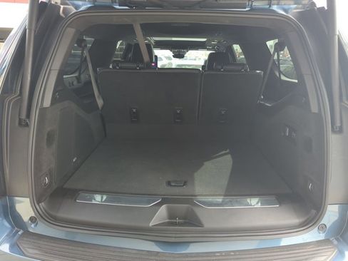 Certified 2025 Cadillac Escalade ESV Sport Platinum image 5