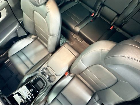 Certified 2025 Porsche Cayenne image 19