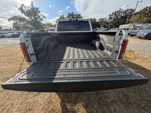 New 2026 RAM 2500 Laramie AWD/4WD image 11