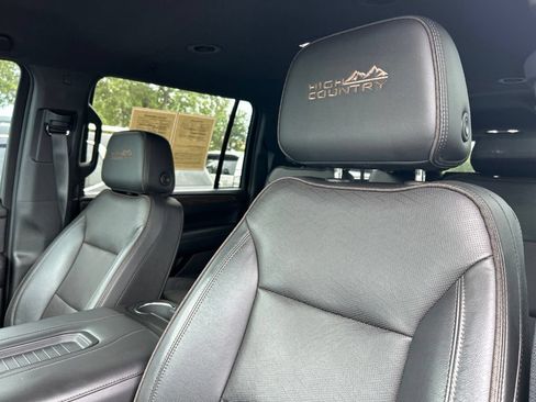 Used 2021 Chevrolet Suburban High Country RWD image 21