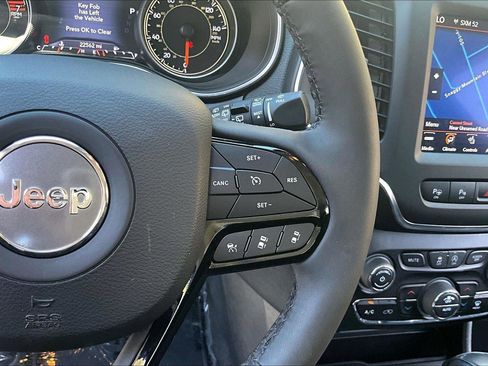 Certified 2023 Jeep Cherokee Altitude Lux AWD/4WD image 20