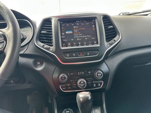 Used 2023 Jeep Cherokee Altitude Lux image 10