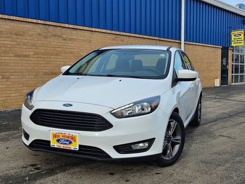 Used 2018 Ford Focus SE w/ SE Appearance Package image 4