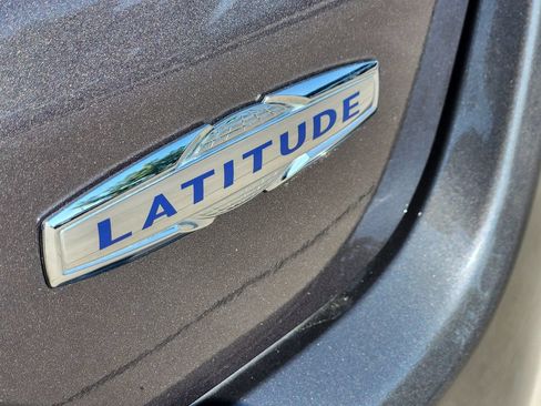 Used 2024 Jeep Compass Latitude AWD/4WD image 17