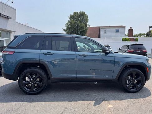 New 2026 Jeep Grand Cherokee Limited w/ Limited Altitude Package AWD/4WD image 9