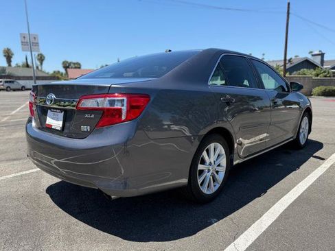 Used 2014 Toyota Camry XLE w/ Moonroof Package FWD image 6