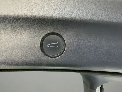 Used 2020 Tesla Model Y Performance image 9