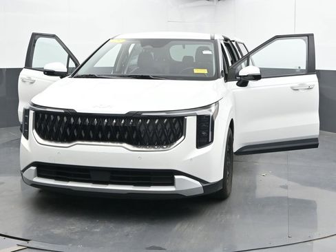 Used 2025 Kia Carnival FWD image 55