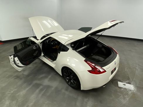 Used 2019 Nissan 370Z Coupe w/ Z34 Heritage Edition - White image 40