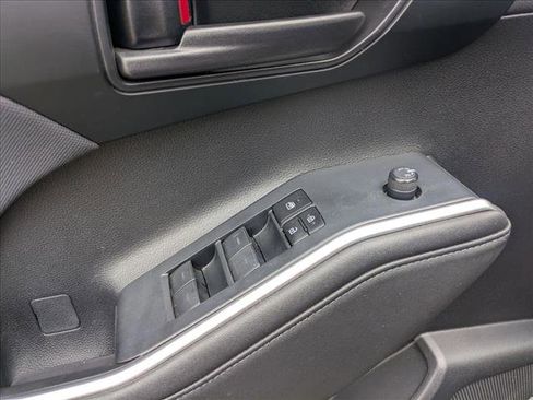 Used 2023 Toyota Highlander LE AWD/4WD image 11