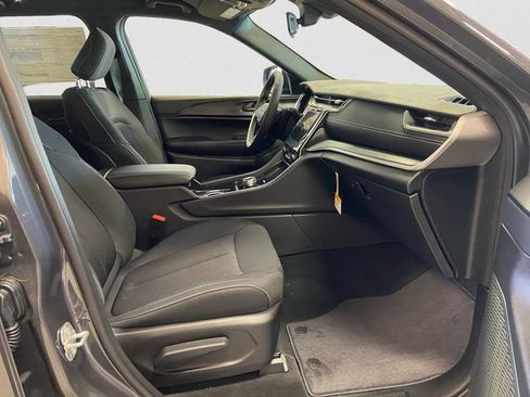 New 2025 Jeep Grand Cherokee Laredo image 16