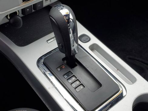 Used 2010 Mercury Mariner Premier image 18