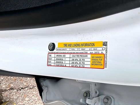 Used 2026 Chevrolet Traverse LT w/ Driver Confidence Package FWD image 4