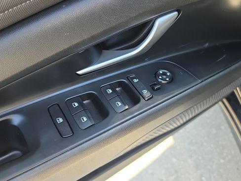 Used 2023 Hyundai Elantra Limited FWD image 18