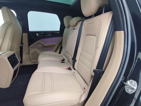 Certified 2023 Porsche Cayenne Platinum Edition AWD/4WD image 22