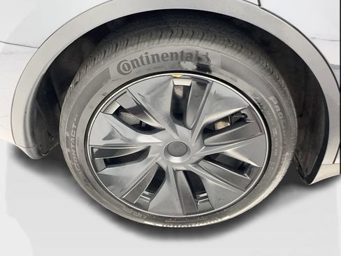 Used 2025 Tesla Model Y Long Range RWD image 14