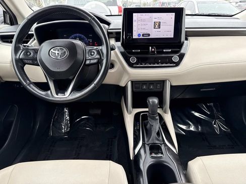 Used 2023 Toyota Corolla Cross XLE image 16
