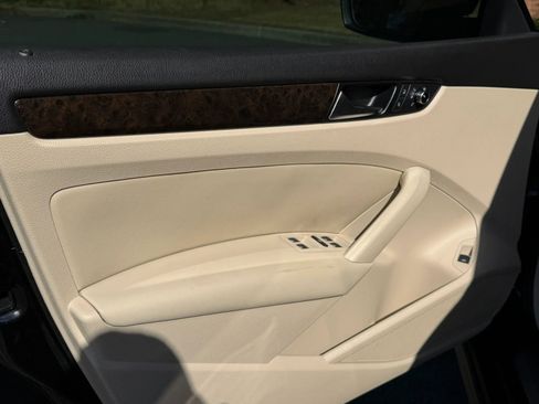 Used 2014 Volkswagen Passat TDI SEL Premium image 16