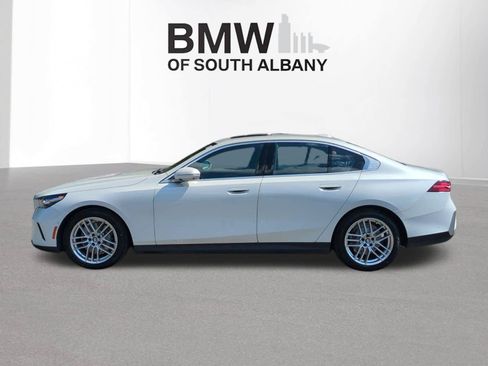 Used 2024 BMW 530i xDrive w/ Premium Package AWD/4WD image 7