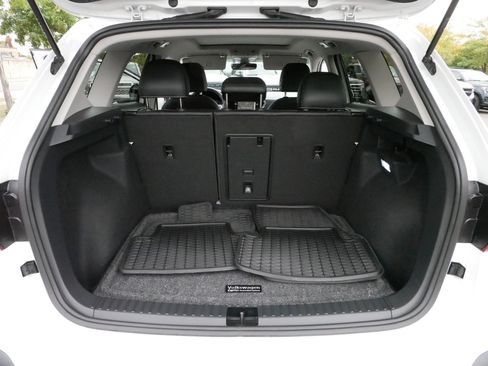 Certified 2024 Volkswagen Taos SEL image 18