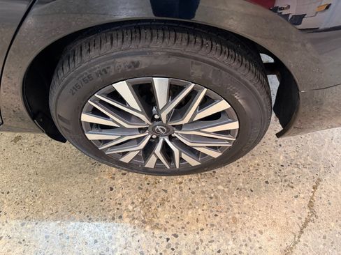 Used 2025 Nissan Altima 2.5 SV FWD image 24