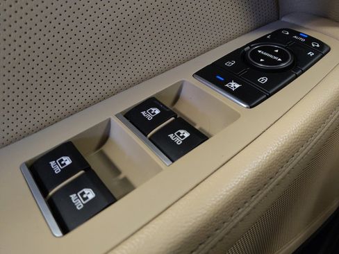 Used 2015 Hyundai Genesis 3.8 image 27