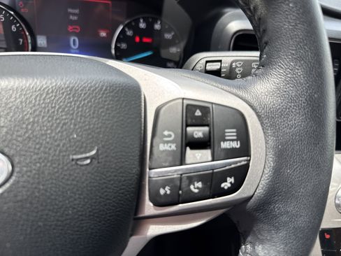 Used 2022 Ford Explorer XLT w/ Equipment Group 202A image 30