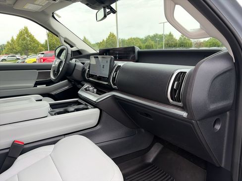 Used 2025 Ford Expedition Max Platinum w/ Platinum Ultimate Package AWD/4WD image 13