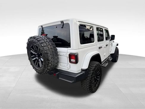 Used 2019 Jeep Wrangler Unlimited Sahara w/ Uconnect 4C Nav & Sound Group AWD/4WD image 5