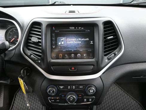 Used 2015 Jeep Cherokee Trailhawk AWD/4WD image 29