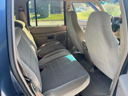 Used 2000 Ford Explorer XLS image 16