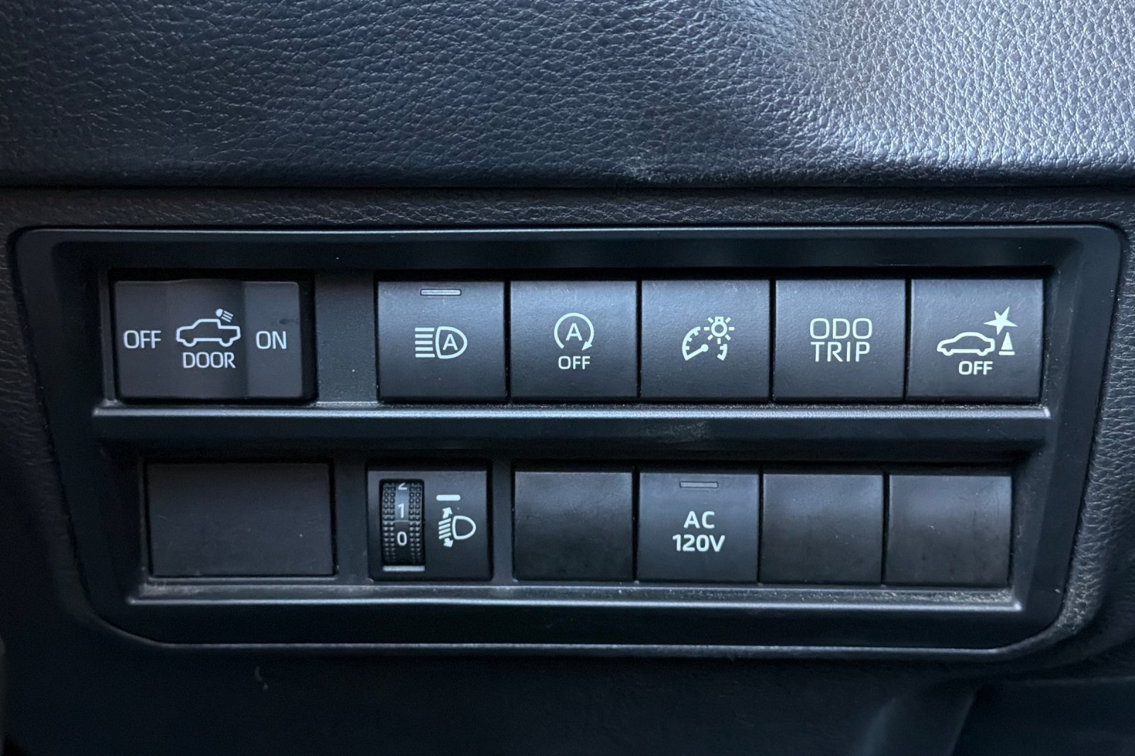 Used 2023 Toyota Tundra SR5 w/ SR5 Premium Package AWD/4WD image 34