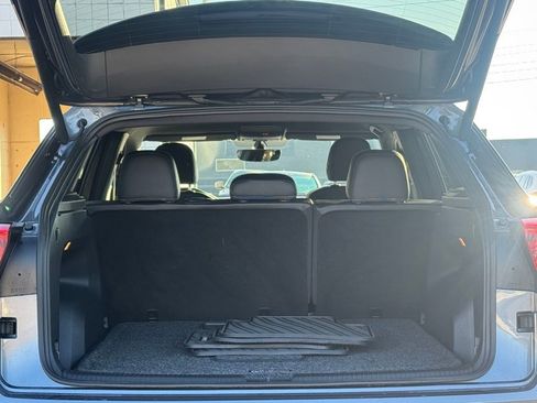 Used 2021 Volkswagen Atlas Cross Sport SE image 8