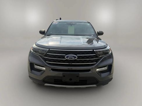 Used 2020 Ford Explorer XLT w/ Equipment Group 202A AWD/4WD image 2