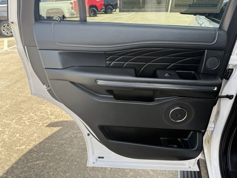 Used 2019 Ford Expedition Platinum image 28